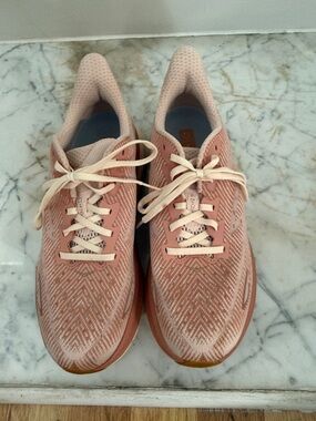 Light Pink Women's Hoka Clifton 9 size 9.5